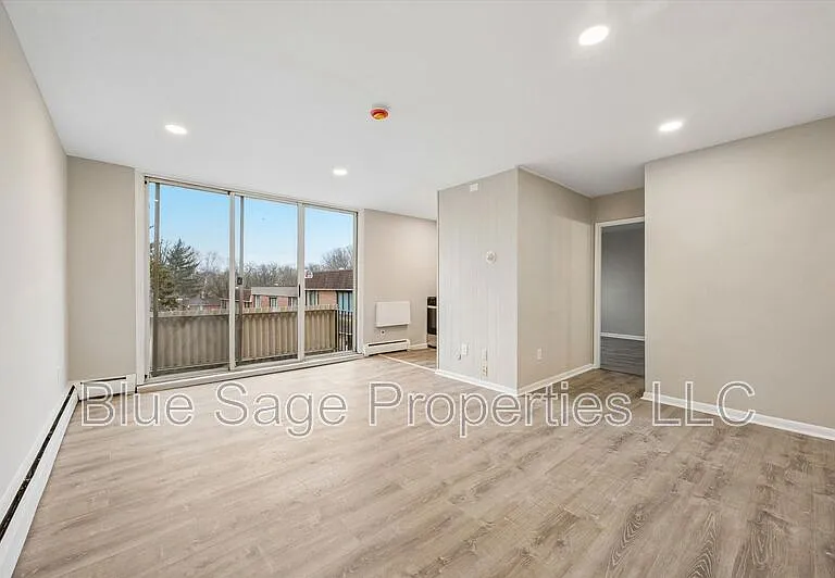 100 E Glenolden Ave #R11 — Photo 2