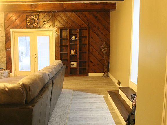 3rd image of 86 Ethel Dr