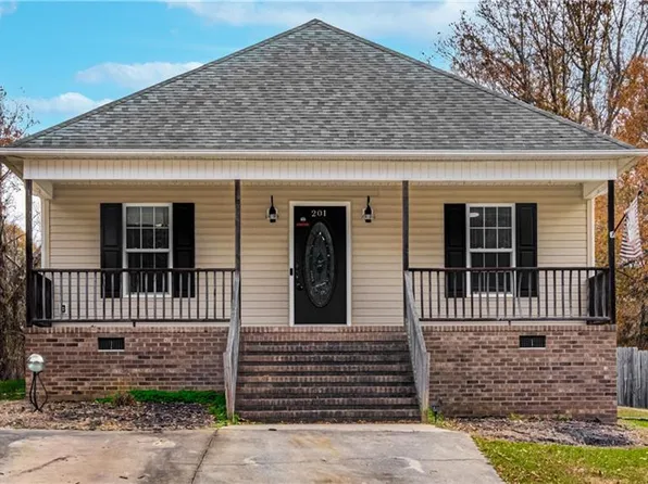 201 Black Ave, Thomasville, NC 27360
