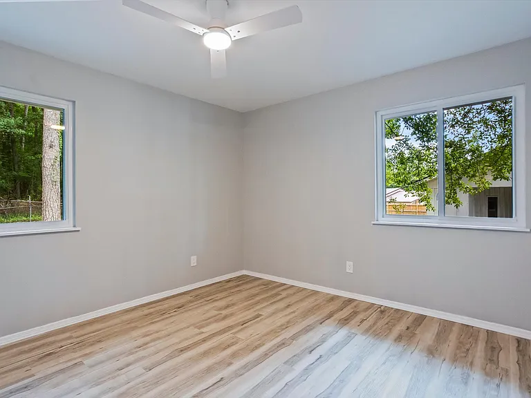 1728 Sandalwood Dr — Photo 24