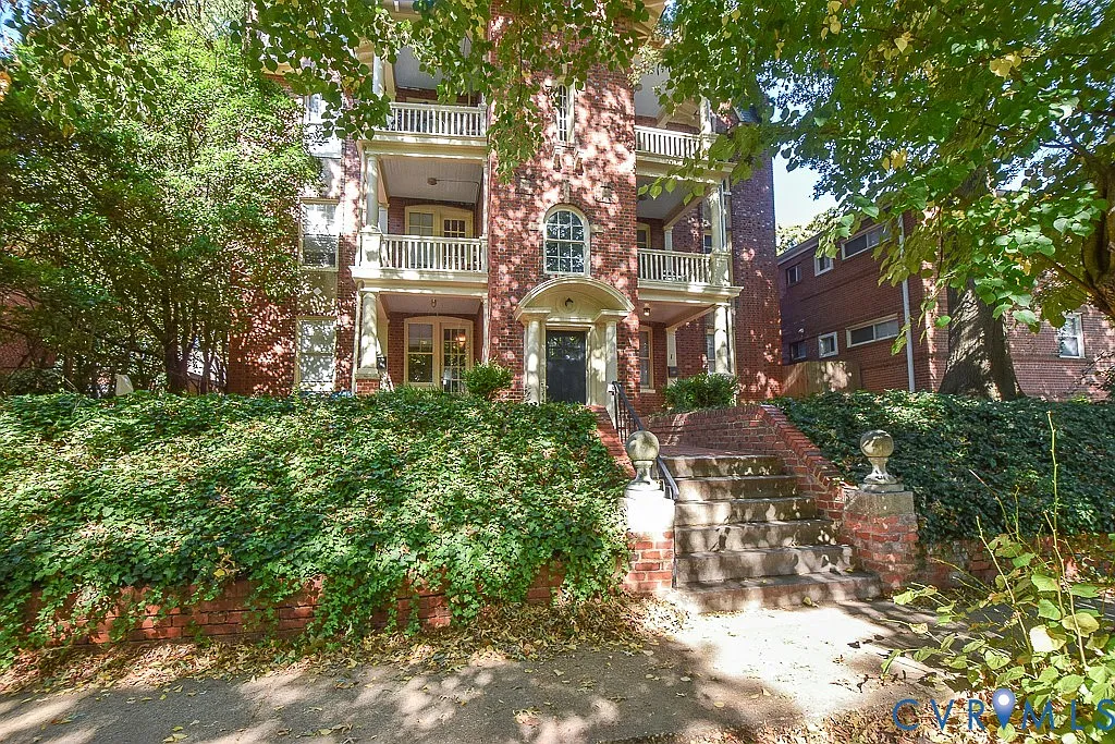 2 bed, 1.0 bath, 750 sqft, $1,800 — Photo 1