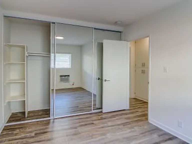 570 N Los Robles Ave — Photo 28
