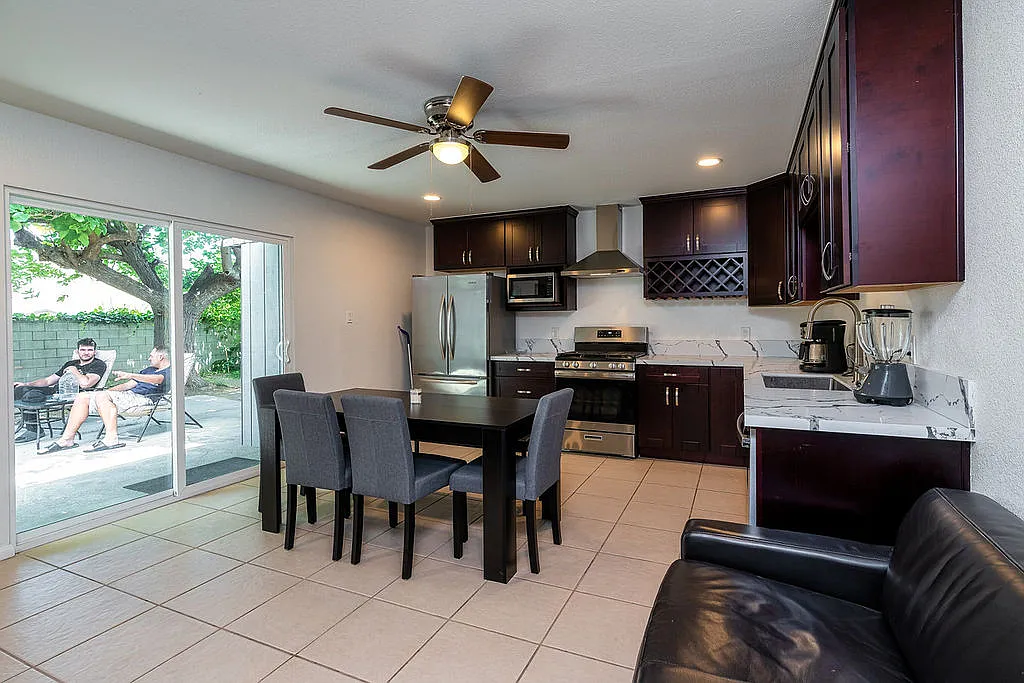 134 Tropicana Dr — Photo 2