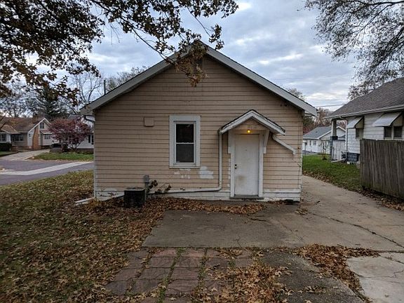 2nd image of 617 E Corrington Ave