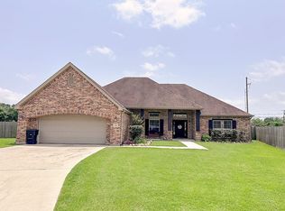 114 Woodridge Dr, Nederland, TX 77627