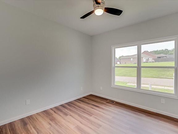 5th image of 312 Blue Spruce Dr