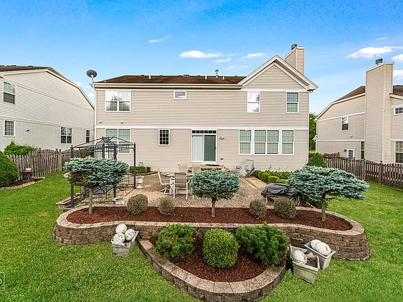 2nd image of 275 Heritage Woods Dr