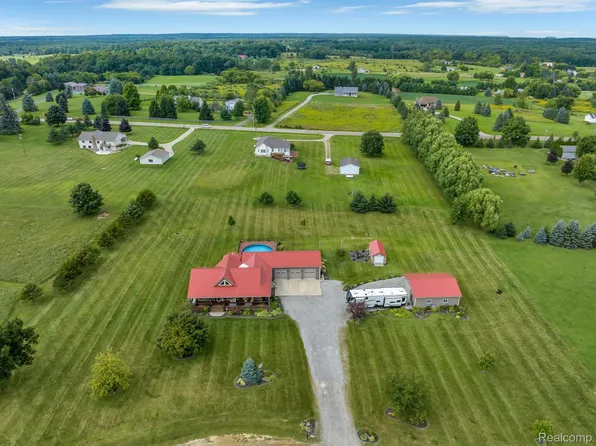4000 Skinner Lake Rd, Lapeer, MI 48446