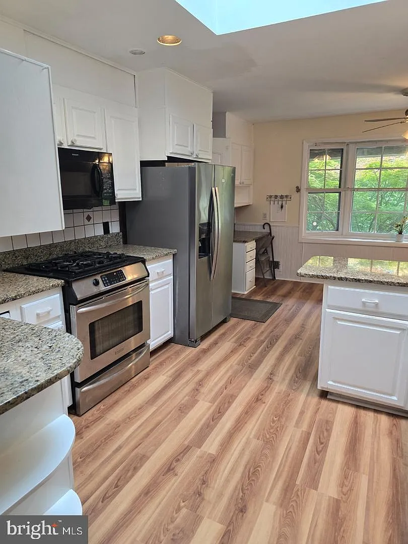 4 bed, 3.0 bath, 2287 sqft, $4,450 — Photo 2