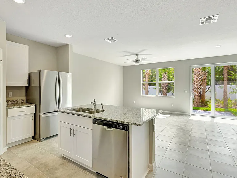 5694 SE Edgewater Cir — Photo 5