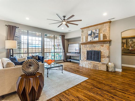 3rd image of 4211 Meadowview Ln