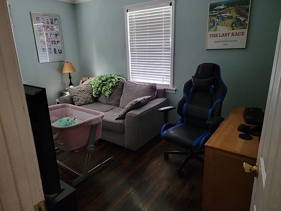 5th image of 304 Hunt Dr
