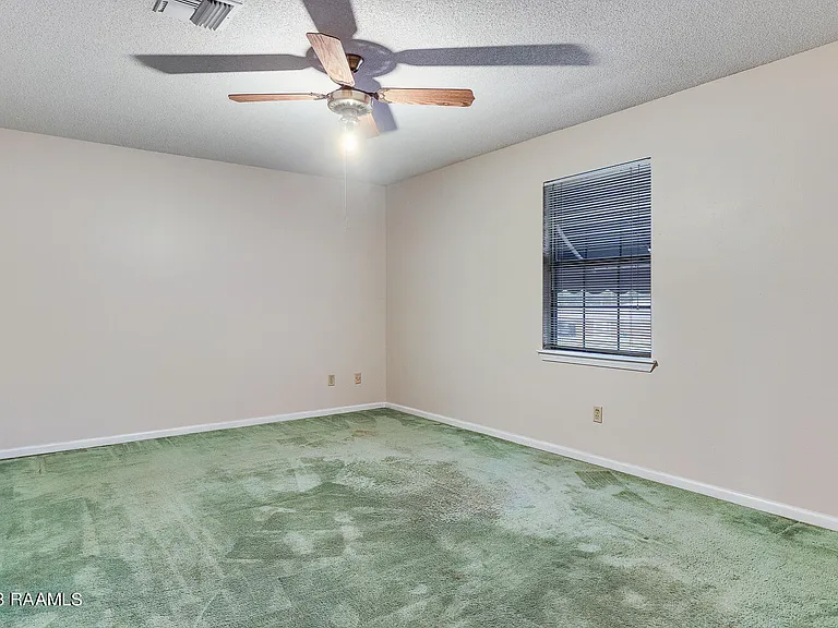 101 Chateau Pl — Photo 12