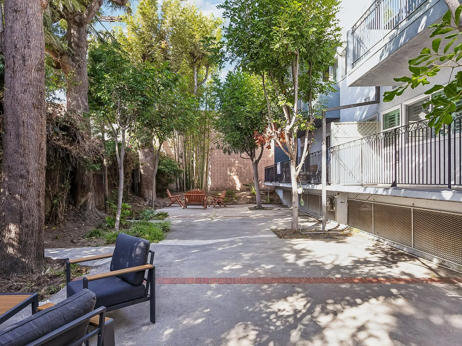 Eagle Apartments — Photo 3