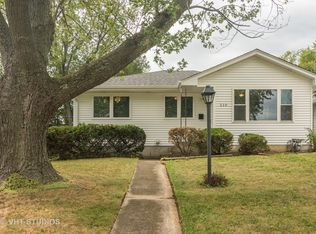 210 Rouse Ave, Mundelein, IL 60060