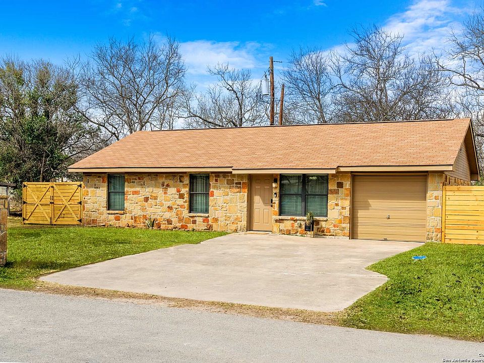 1st image of 604 Shady Dr E