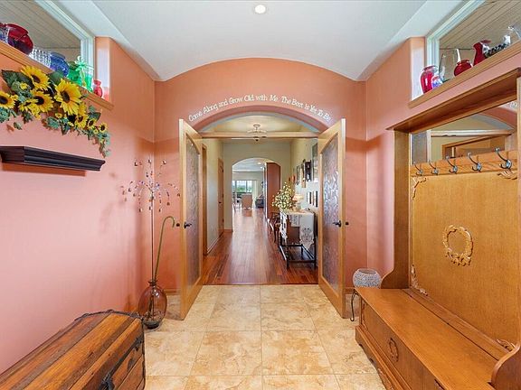 4th image of 750 Parkwild Dr #202