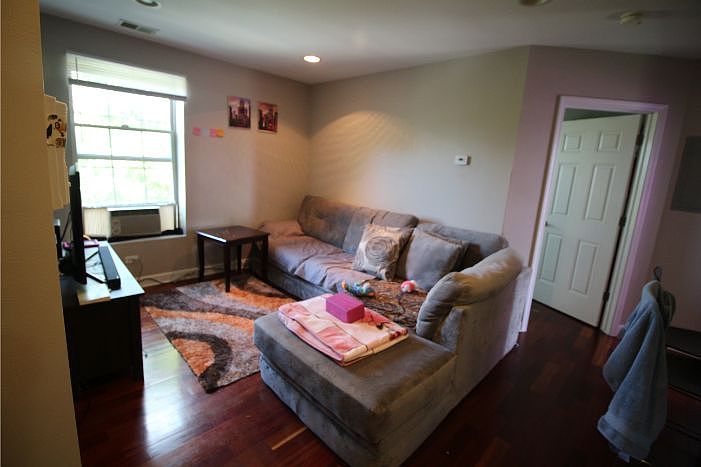1st image of 3547 W Ainslie St APT 3