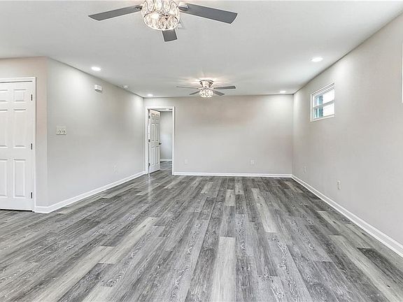 3rd image of 6067 Dorothea St