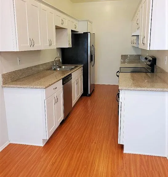 435 N Palm Dr #202 — Photo 9