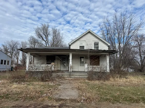 613 E Brooks St, Galesburg, IL 61401