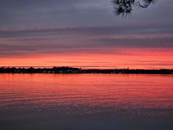 243 Shalimar Dr, Shalimar, FL 32579