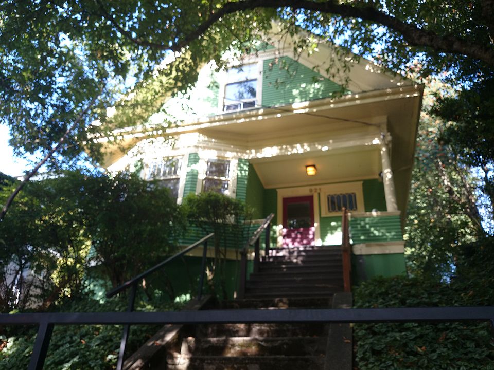 2nd image of 921 22nd Ave