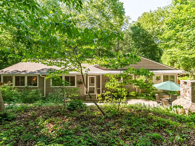 211 Celeste Cir — Photo 34