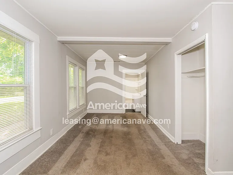 1021731_009_main_bedroom_9.jpg