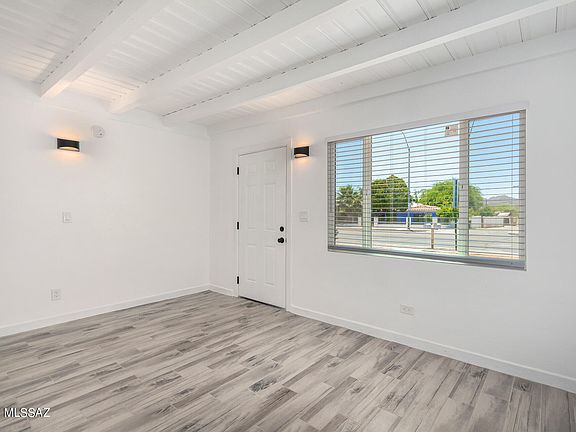 5th image of 1012 N Grande Ave
