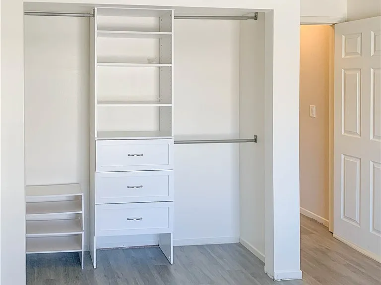 405 Europa Way — Photo 16