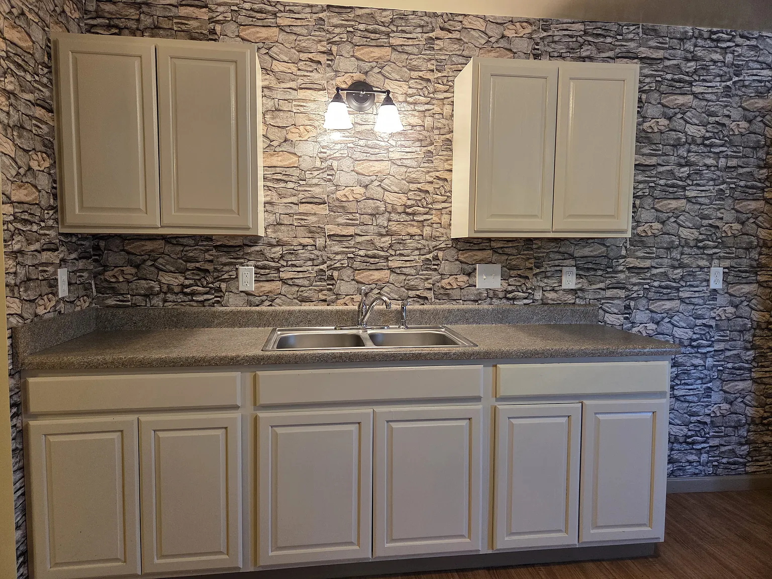 3 bed, 1088 sqft, $1,650 — Photo 4