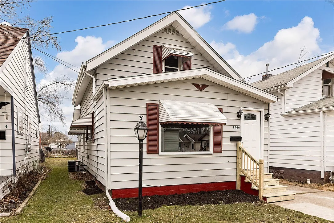 2406 Taggert St photo 1