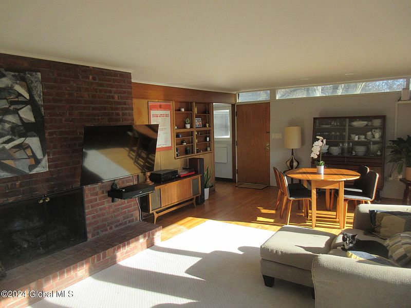 5th image of 222 Juniper Drive