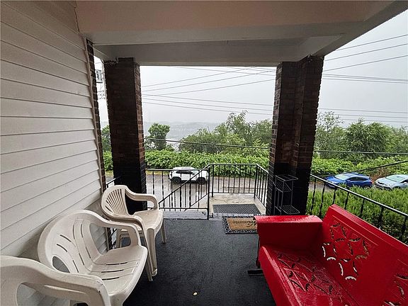 3rd image of 3476 Webster Ave