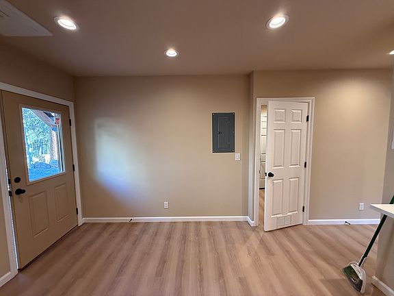 3rd image of 267A Juniper Dr #A