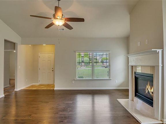 5th image of 2944 Nairn Ct