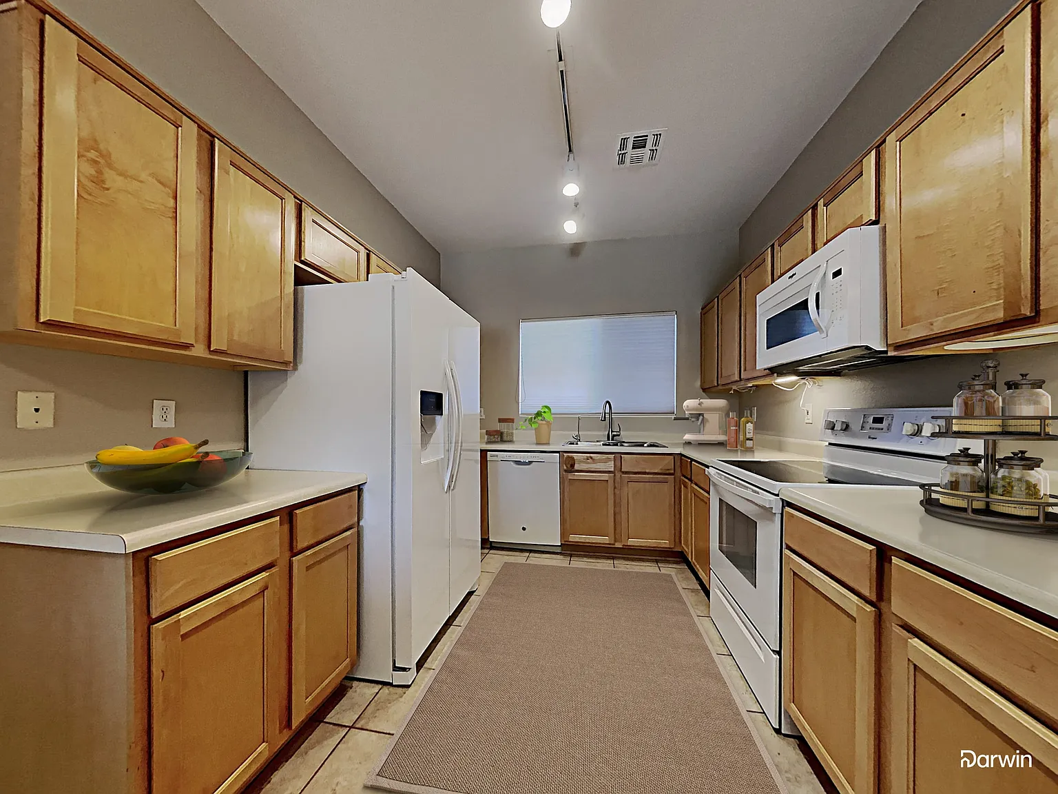 3 bed, 2.0 bath, 1358 sqft, $2,305 — Photo 3