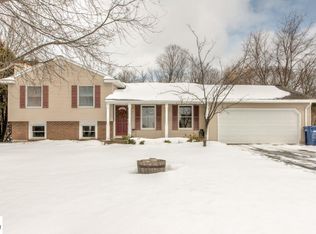 1216 Valley Dr, Traverse City, MI 49685