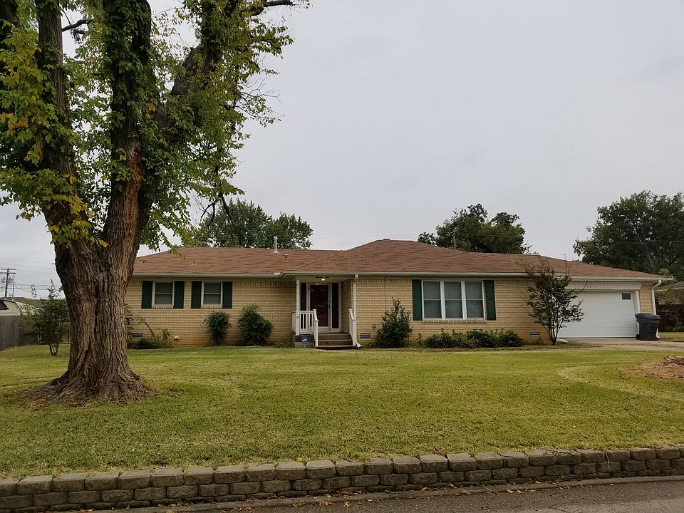 1st image of 1110 N Meadow Dr