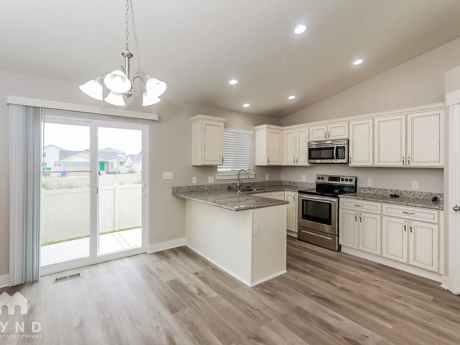 5 bed, 3.0 bath, 2814 sqft, $2,695 — Photo 2