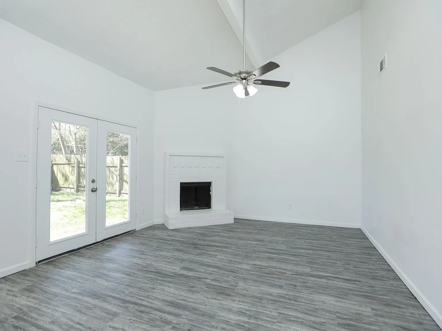 3 bed, 2.0 bath, 1167 sqft, $1,750 — Photo 3