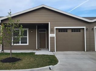 1717 Hillcrest Dr, Bellevue, NE 68005