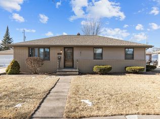 512 Richard St, Combined Locks, WI 54113