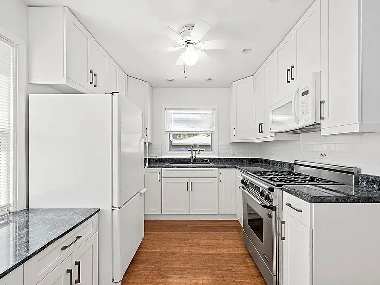 630 Wilson St — Photo 3