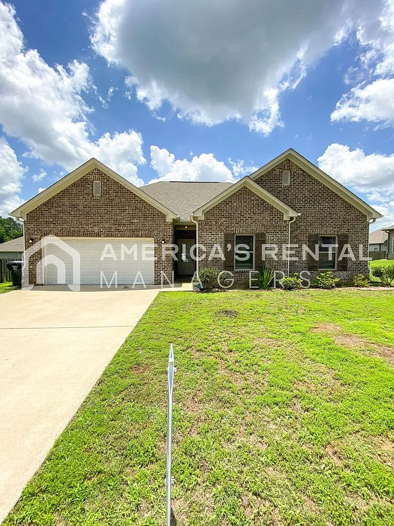 Home for Rent in Clanton, AL! — Photo 2