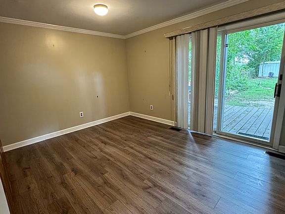 3rd image of 138 Parnacott Dr