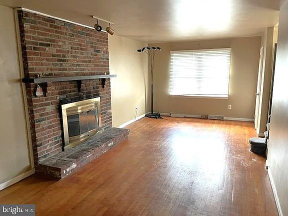 3rd image of 6402 Woodland Ave