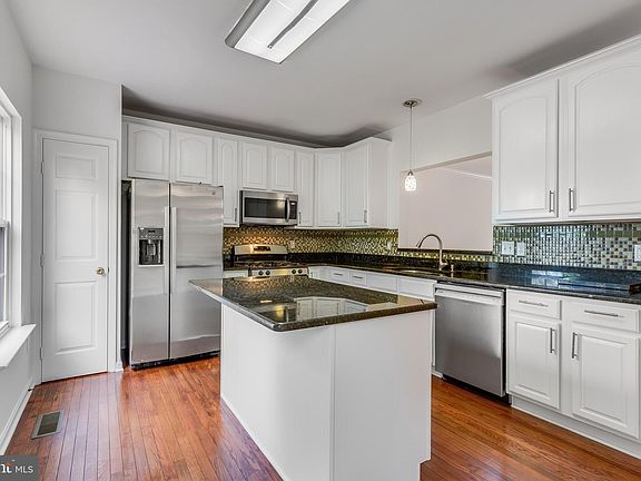 5th image of 43088 Candlewick Sq