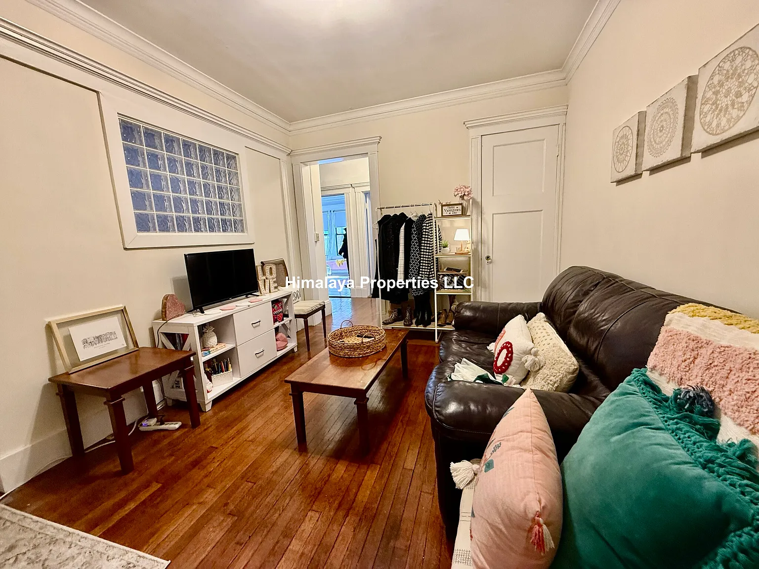 3 bed, $5,300 — Photo 1